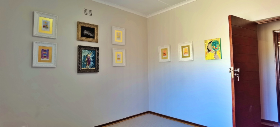 4 Bedroom Property for Sale in Hartenbos Central Western Cape